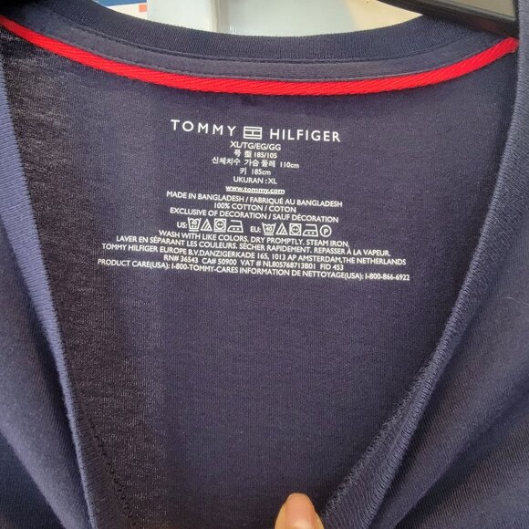 ⭐Tommy Hilfiger Sz XL Mens Tee T-Shirt Round Neck Short Sleeve Solid Navy Blue⭐ - Picture 5 of 5
